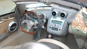 Beige / Grey LeatherInterior image