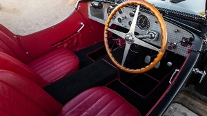 Green LeatherInterior image