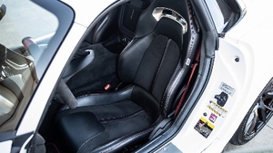 Black Leather / Alcantara - Red StitchingInterior image