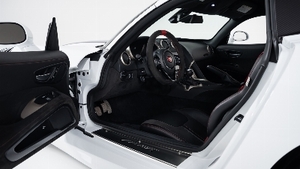 Black Leather / Alcantara - Red StitchingInterior image