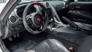 Black Leather / Alcantara - Red StitchingInterior image