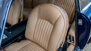 Beige Connolly leatherInterior image