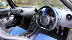 Blue / Black Alcantara / Leather - Blue StitchingInterior image