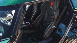 Black Leather - Green StitchingInterior image