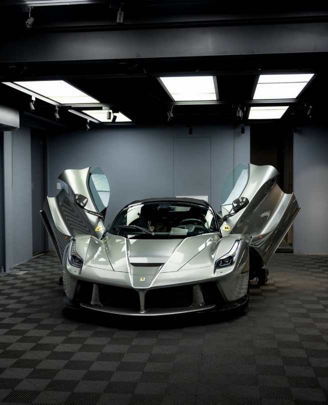 ECR - Ferrari LaFerrari Aperta details