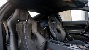 Nero Leather - Blu StitchingInterior image