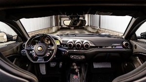 Nero Leather - Blu StitchingInterior image