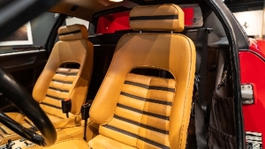 Black / Beige LeatherInterior image