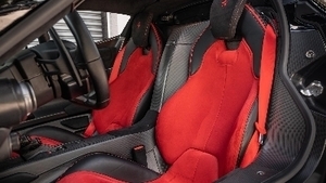 Nero / Rosso Alcantara - Rosso StitchingInterior image