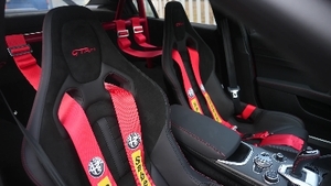 Black / Red LeatherInterior image