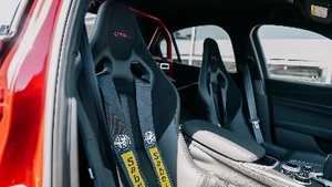 Black Leather - White StitchingInterior image