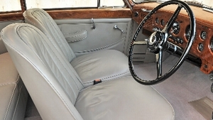 Grey LeatherInterior image