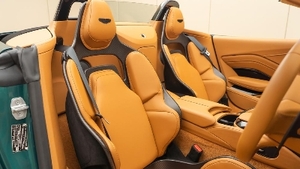 Oxford Tan LeatherInterior image