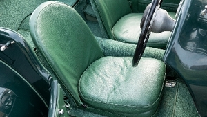 Green LeatherInterior image