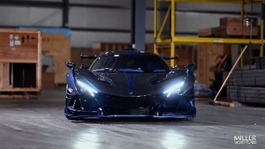 Exposed Carbon Fiber / Satin & Gloss Blue CarbonColor image
