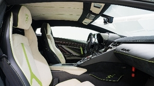 Bianco Alcantara / Nero Cosmus Leather - Verde Stitching / PipingInterior image