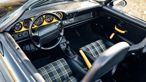 Black / Yellow LeatherInterior image