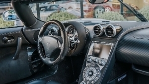 Black Leather / AlcantaraInterior image