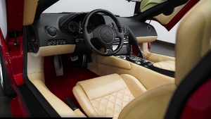 Avorio Lilium Leather - Rosso StitchingInterior image