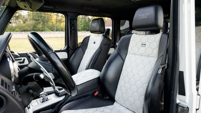 Black / White Leather - Black StitchingInterior image