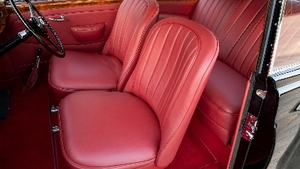 Burgundy LeatherInterior image