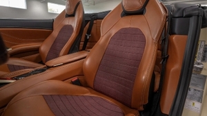 Black / Dark Red leather - Tan Alcantara - White StitchingInterior image