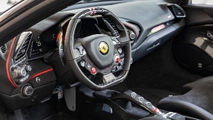 Nero Leather / Alcantara - Rosso PipingInterior image