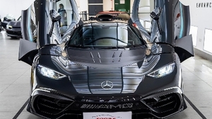 AMG Hyper Black - Motorsport Styling Package STARColor image