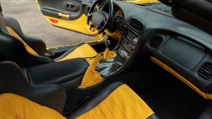 Black / Yellow LeatherInterior image