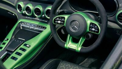 Black Leather - Green StitchingInterior image