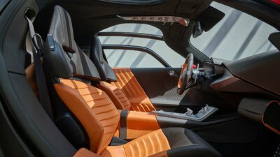 Cuoio / Nero LeatherInterior image