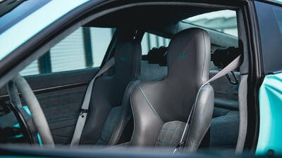 Grey Leather / Alcantara - Tiffany Blue StitchingInterior image