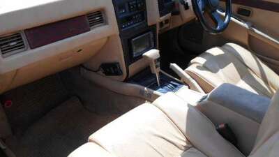 Beige LeatherInterior image