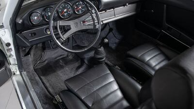 Black LeatheretteInterior image