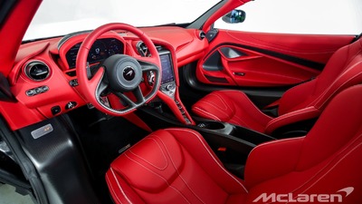 Apex Red Leather / Carbon Black Alcantara - Apex Red StitchingInterior image