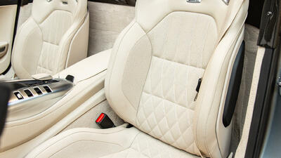 Macchiato Beige / Black Leather - Diamond StitchingInterior image