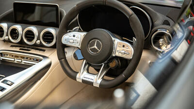 Macchiato Beige / Black Leather - Diamond StitchingInterior image