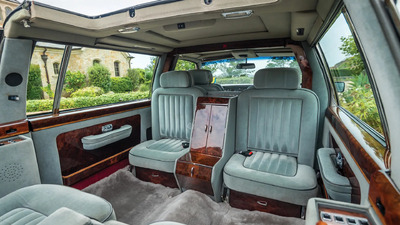 Silverstone Grey Hide / Silver Grey VelourInterior image