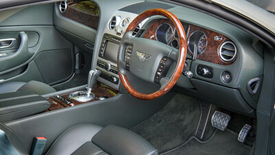 Beluga Leather - Green StitchingInterior image