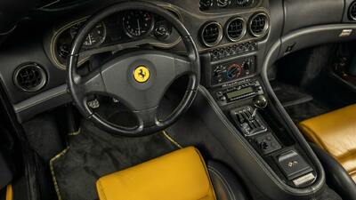 Nero / Giallo LeatherInterior image