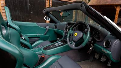 Black / Green LeatherInterior image