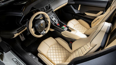 Cream Leather - Black StitchingInterior image