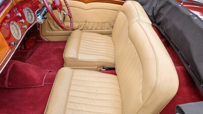 Beige LeatherInterior image