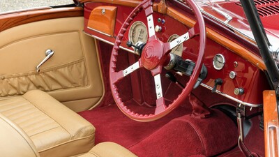 Beige LeatherInterior image