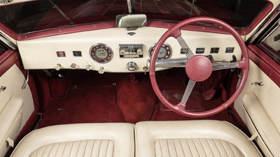 Cream LeatherInterior image