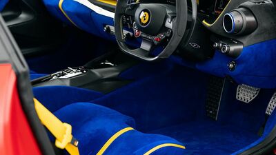 Blu Alcantara - Giallo StitchingInterior image