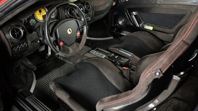 Nero Alcantara - Rosso Inserts / StitchingInterior image