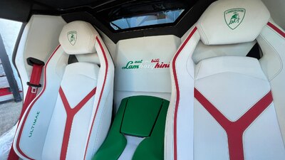 Bianco Alcantara - Rosso / Verde Leather - Verde Stitching / Rosso PipingInterior image