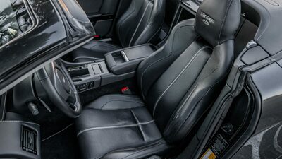 Black Leather - White StitchingInterior image