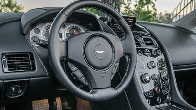 Black Leather - White StitchingInterior image